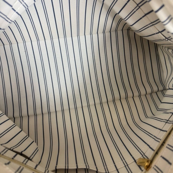 LV Cream Empreinte Artsy MM - Picture 8 of 16